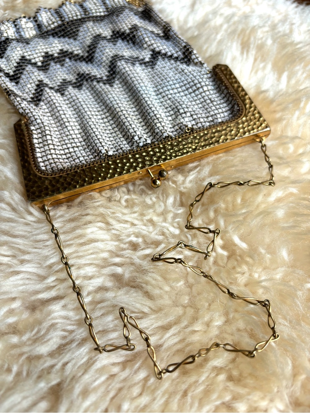 Antique 1920’s Whiting and Davis “Flapper” Evening Bag - Picture 5 of 9